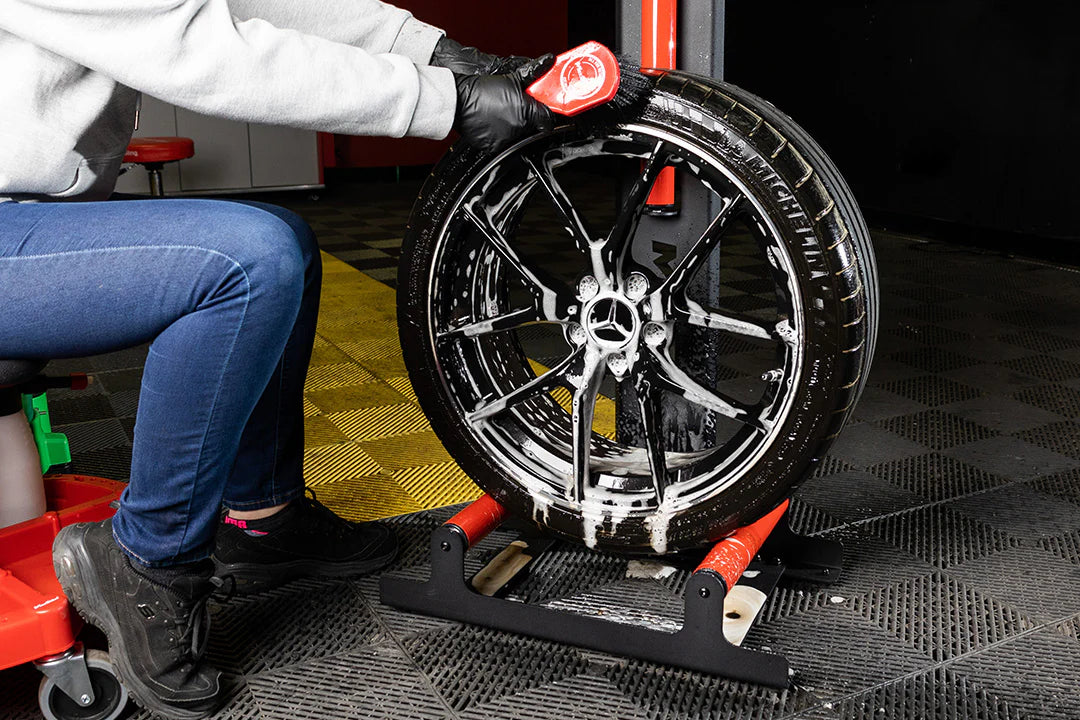 Maxshine Wheel Stand Tire Roller - Black