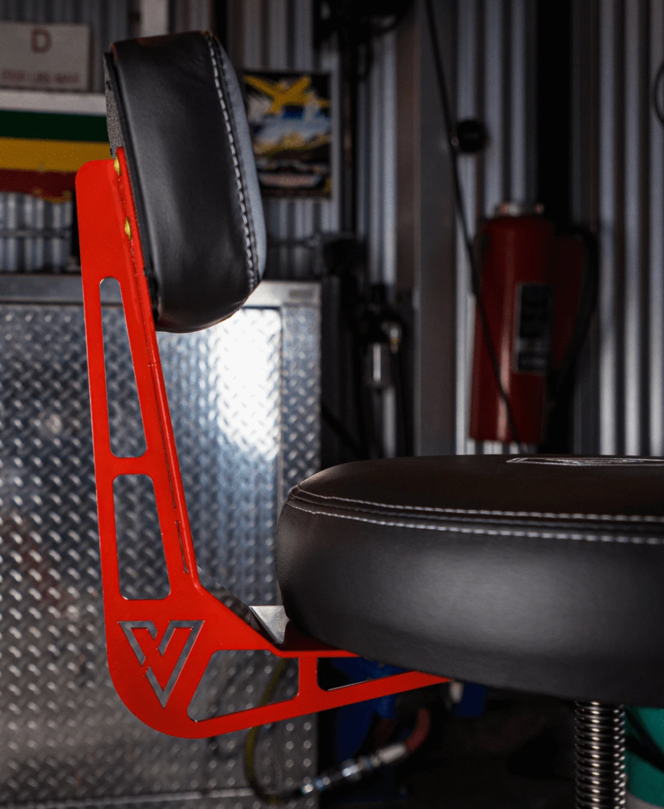 Vyper Chair | Elevated Steel Max RED